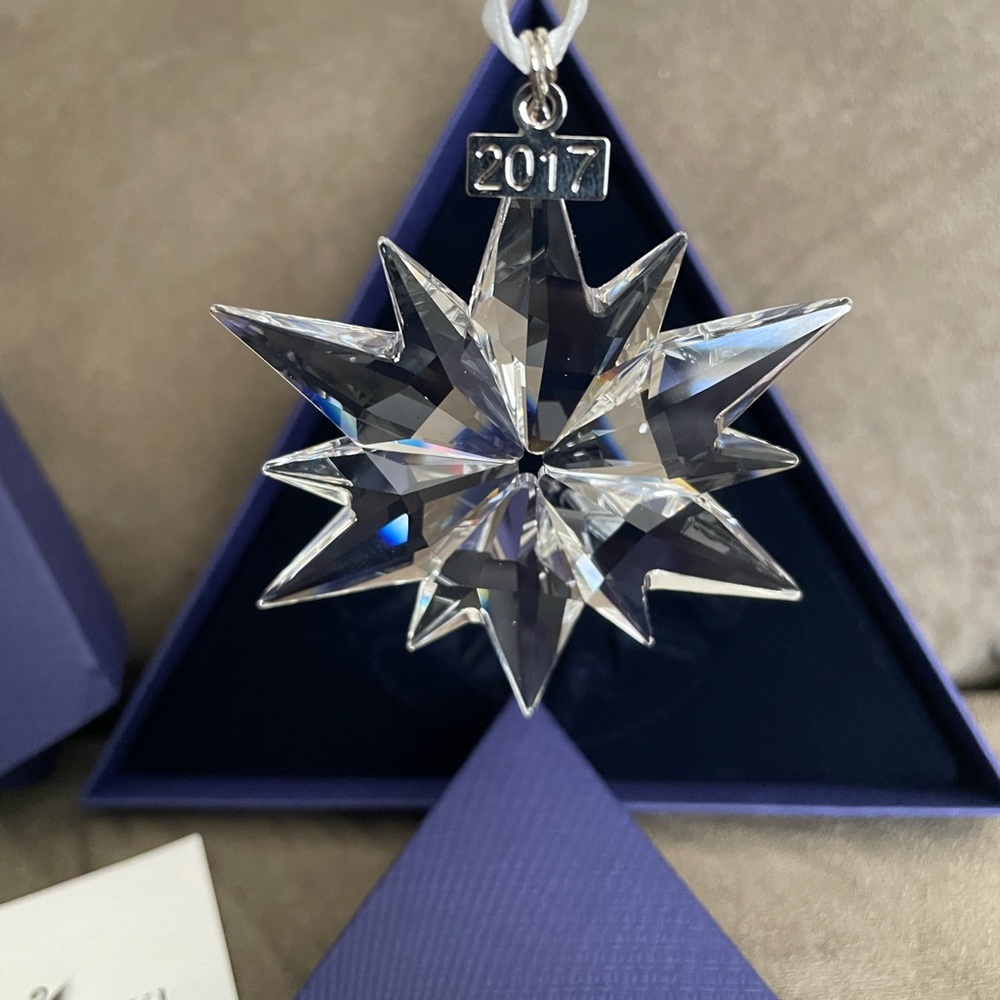 NIB- 2017 Swarovski Annual Large Crystal Star Ornament 5257589